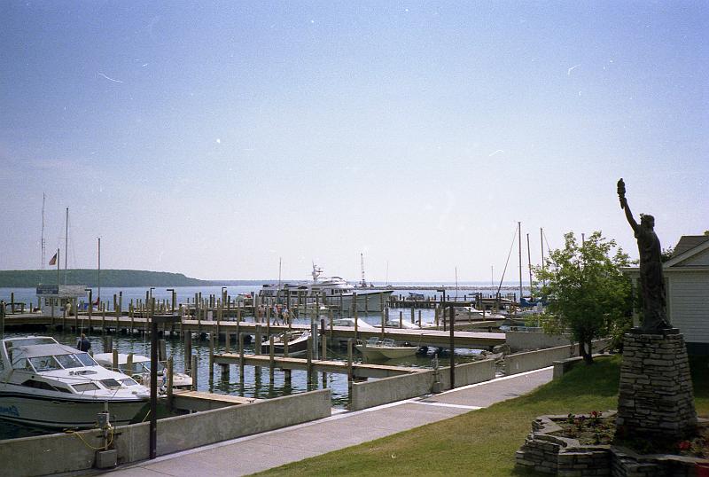 img044